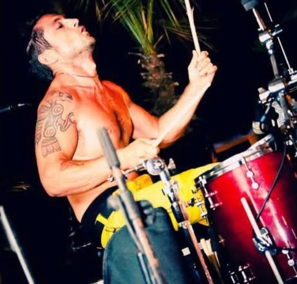 Foto live di OUTSHINED
