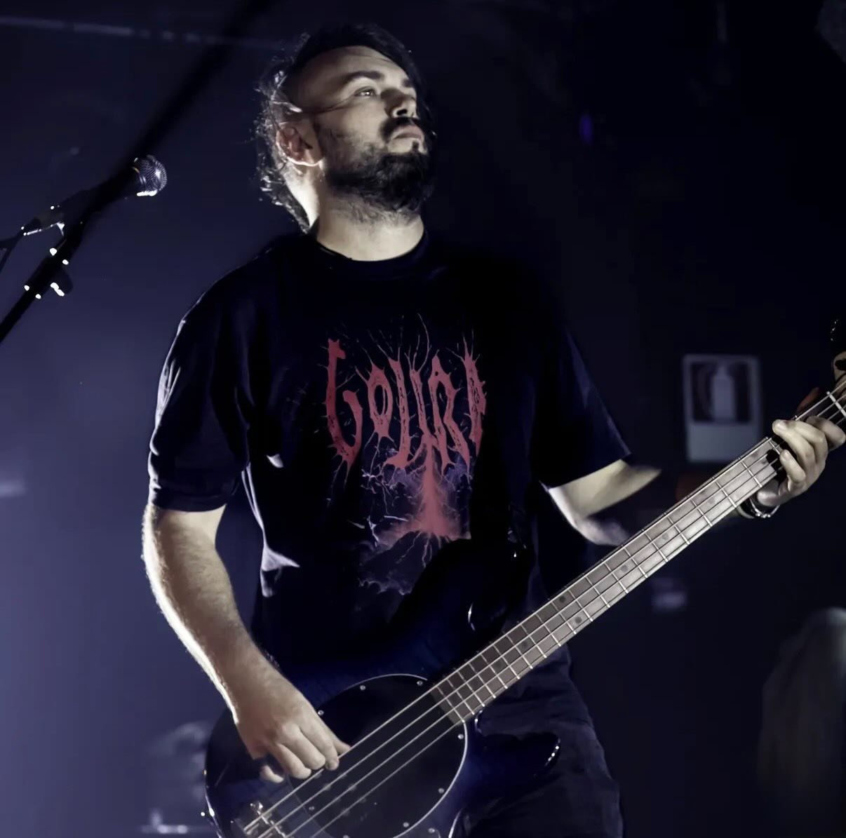 Foto live di OUTSHINED