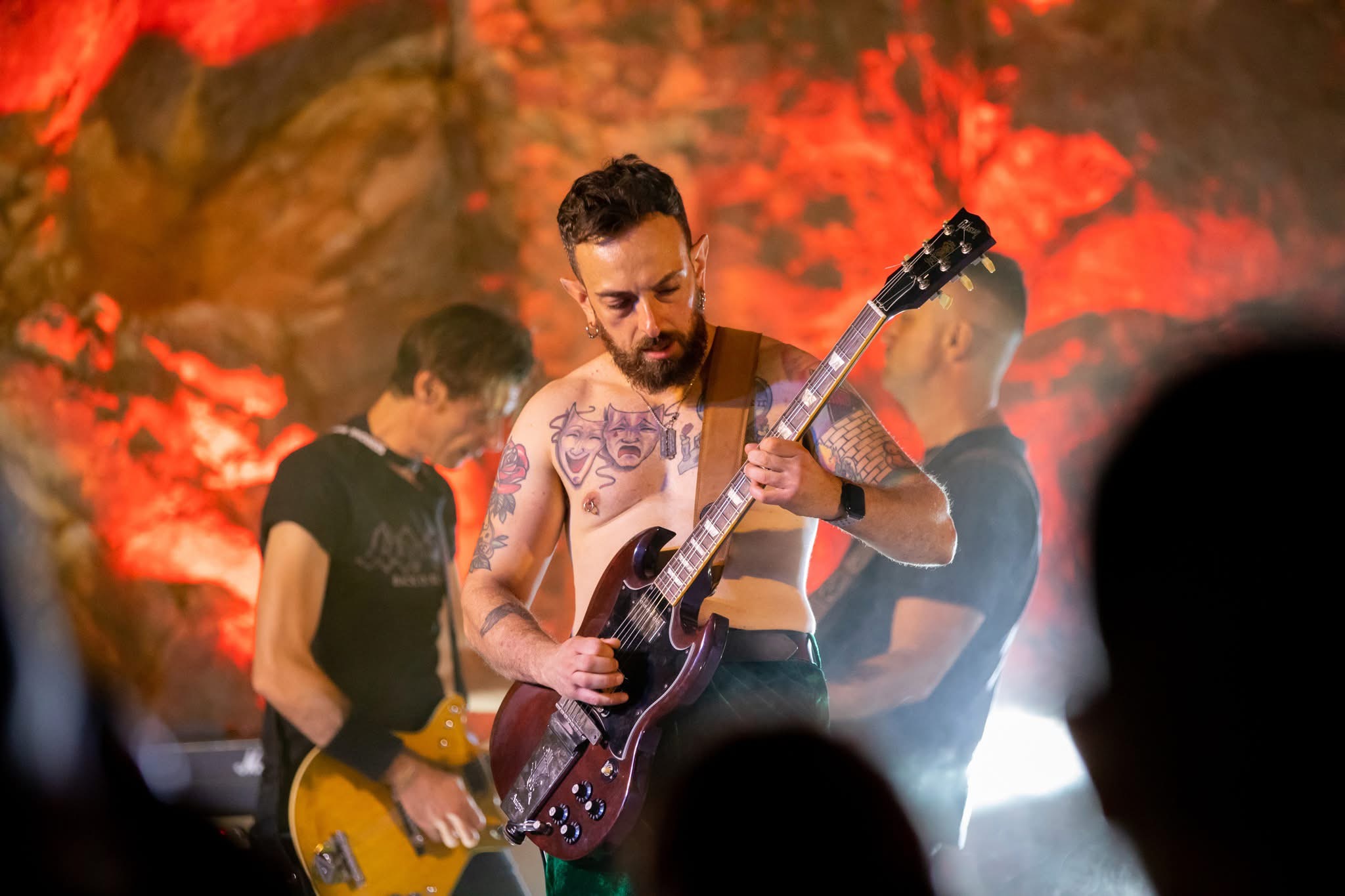 Foto live di HIGH VOLTAGE