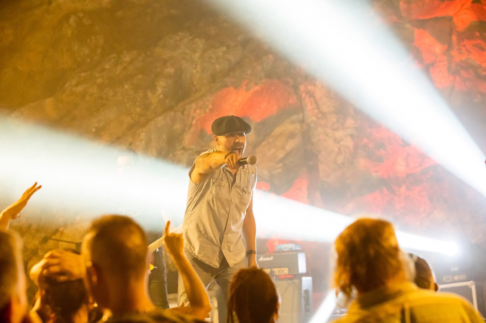 Foto live di HIGH VOLTAGE