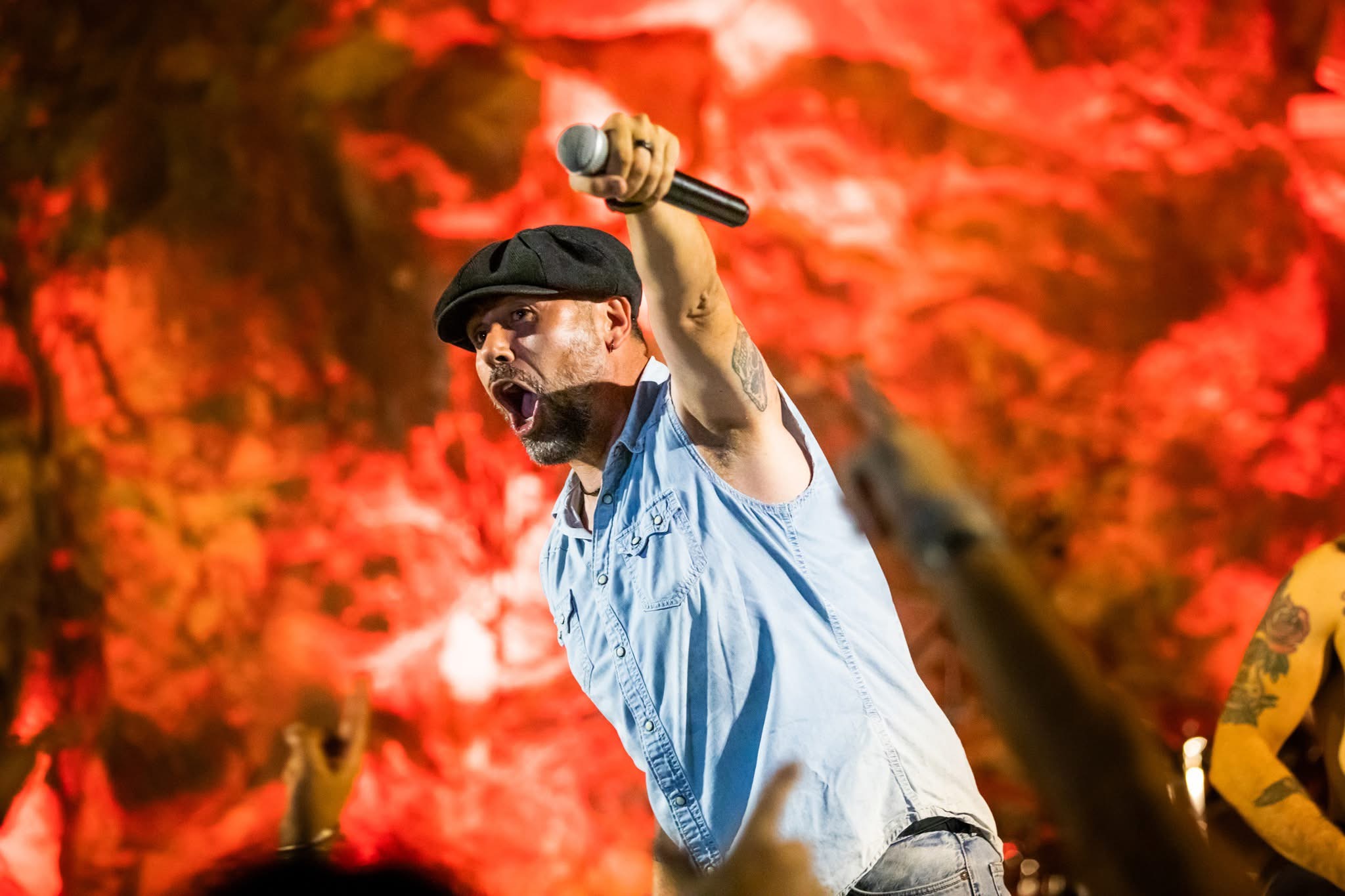 Foto live di HIGH VOLTAGE