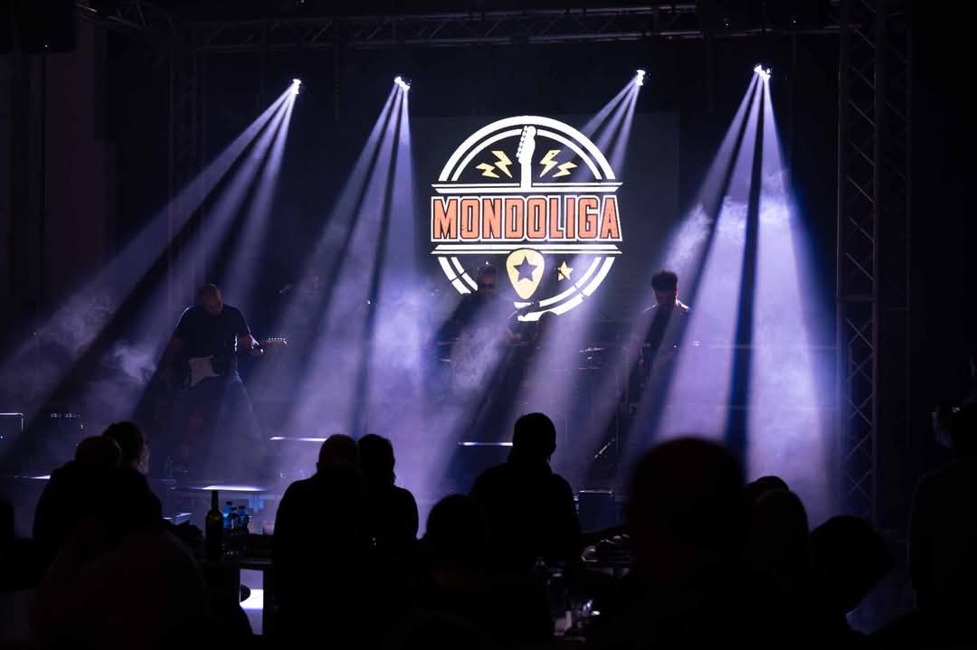Foto live di MONDOLIGA – Ligabue Tribute Experience