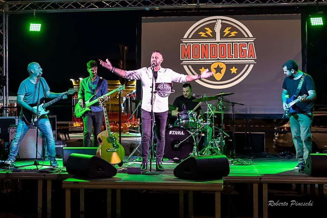Foto live di MONDOLIGA – Ligabue Tribute Experience